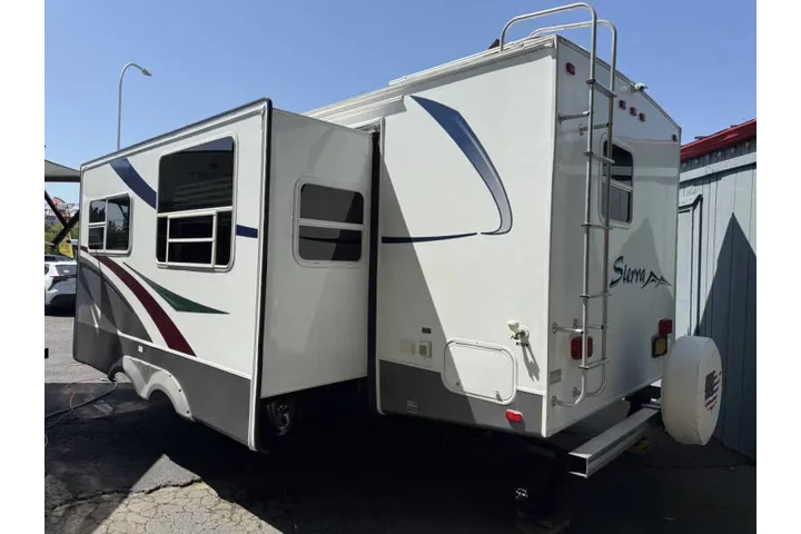 $11900 : 2005 Forest River Sierra image 10