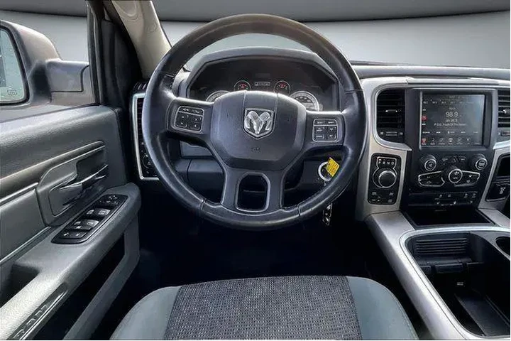 $20000 : Ram 1500 2017 4x4 SLT 4dr Cr image 9