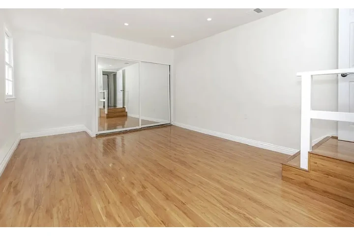 $2400 : Nice 3Bedroom House image 9