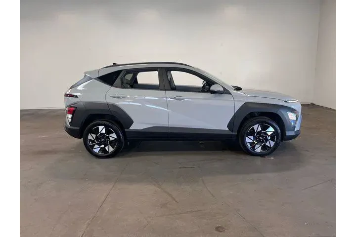 $22979 : Hyundai KONA 2024 AWD SEL 4d image 2