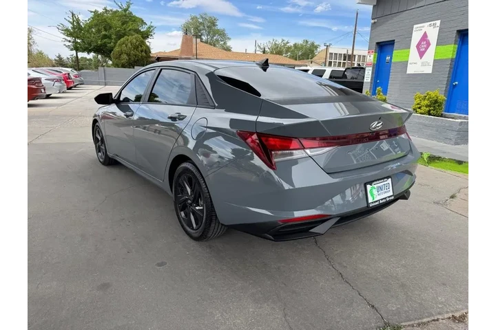 2022 Elantra image 7