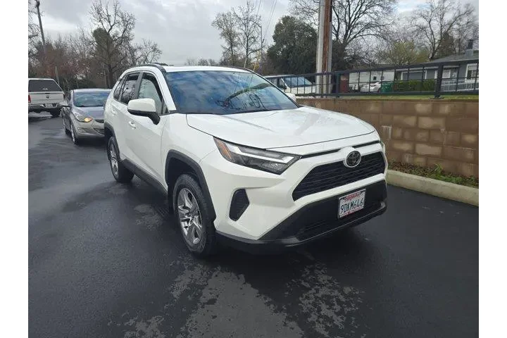 $26995 : Toyota RAV4 2022 XLE 4dr SUV image 1
