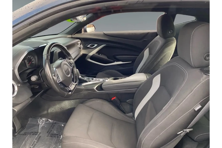 $31273 : Chevrolet Camaro 2023 LT 2dr image 9