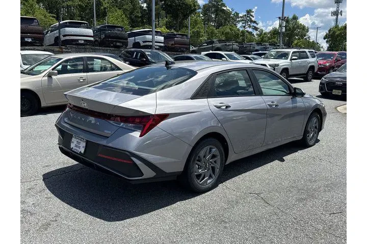 $24909 : Hyundai ELANTRA Hybrid 2025 image 7