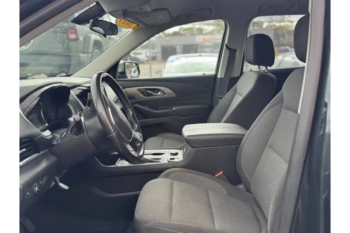 $17995 : 2019 Traverse LT Cloth image 10