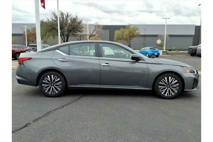 $18777 : Nissan Altima 2024 2.5 SV 4d image 6