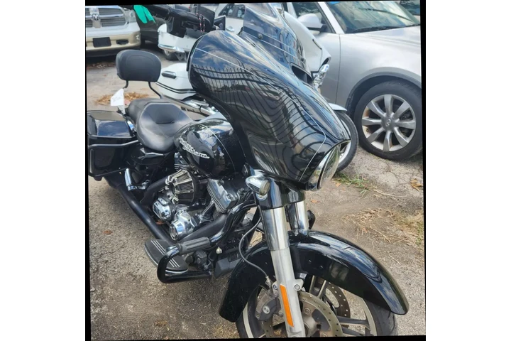 $15900 : 2015 HARLEY-DAVIDSON FLHTCU U image 9
