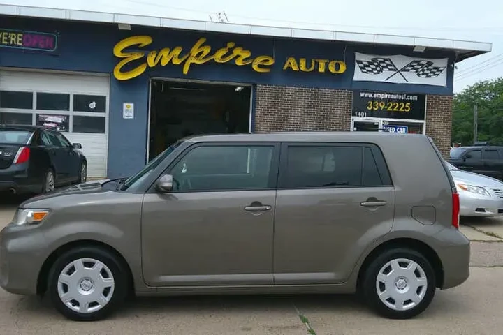 $8999 : 2012 xB image 1