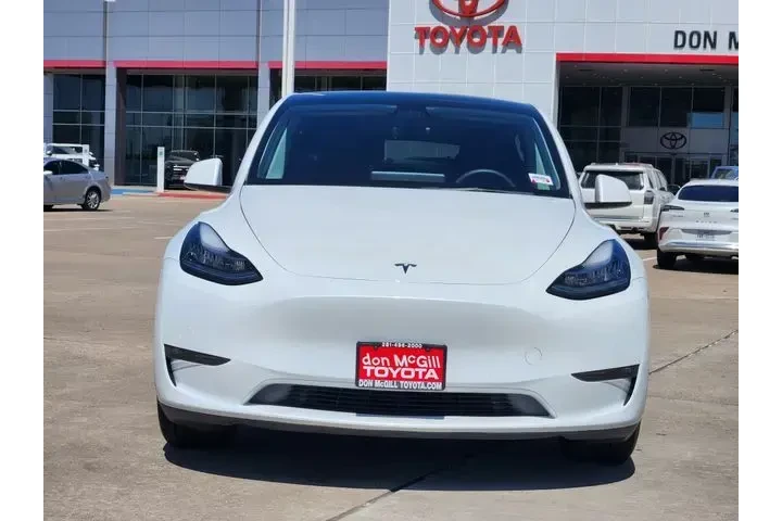 $27880 : Tesla Model Y 2021 AWD Long image 2