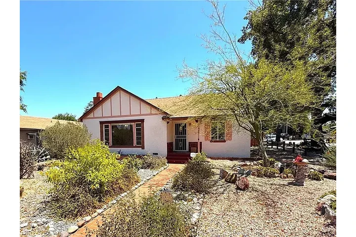 $1000 : Move in ready home in Corona image 3