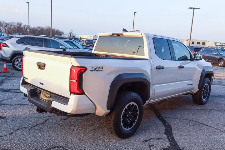 $39988 : 2025 Tacoma 4WD TRD Off Road image 4