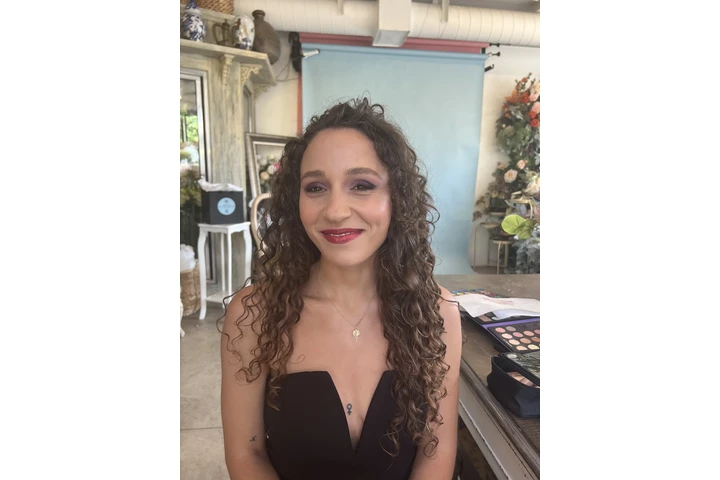 Makeup Artist image 4