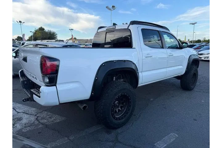$27641 : Toyota Tacoma 2017 4x2 TRD O image 3