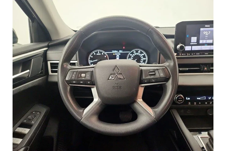 $23998 : Mitsubishi Outlander 2022 AW image 10