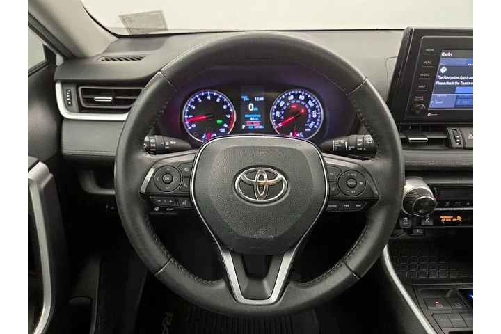 $27998 : Toyota RAV4 2020 XLE Premium image 10