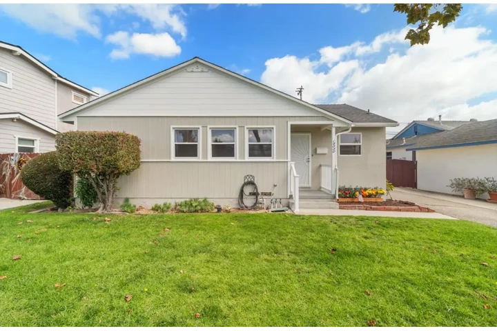 $2500 : 3 Bedroom Home  in Los Angeles image 2