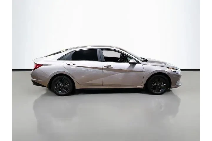 $17806 : Hyundai ELANTRA 2023 SEL 4dr image 8