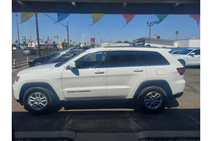 $17995 : 2020 Grand Cherokee Laredo E image 6