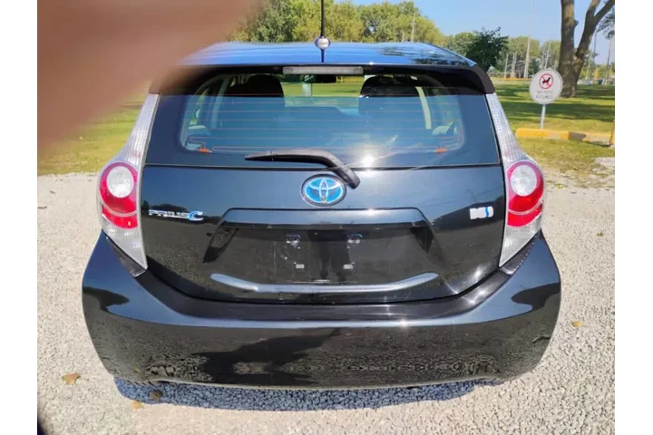 $7995 : 2014 Prius c Three image 8
