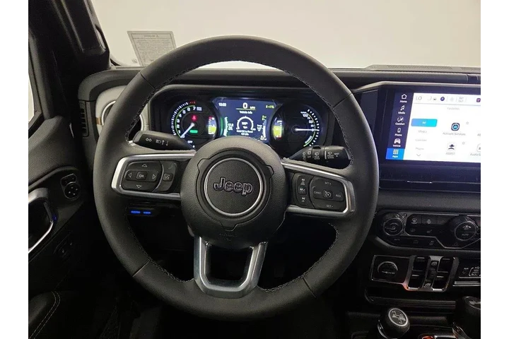 $37998 : Jeep Wrangler 2025 4x4 Sahar image 10