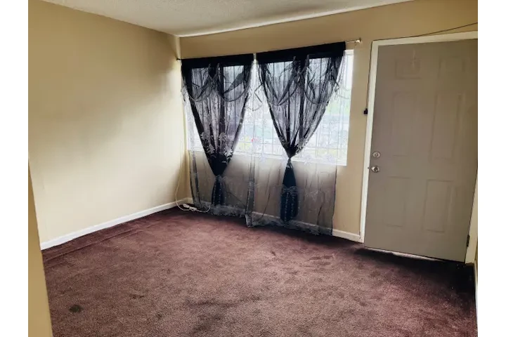 $2200 : se renta apartamento image 2