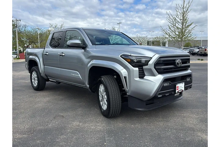 $40000 : Gold Certified 2024 TACOMA SR5 image 7