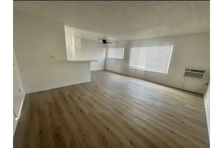 $1000 : espacioso de 1 dormitorio image 4