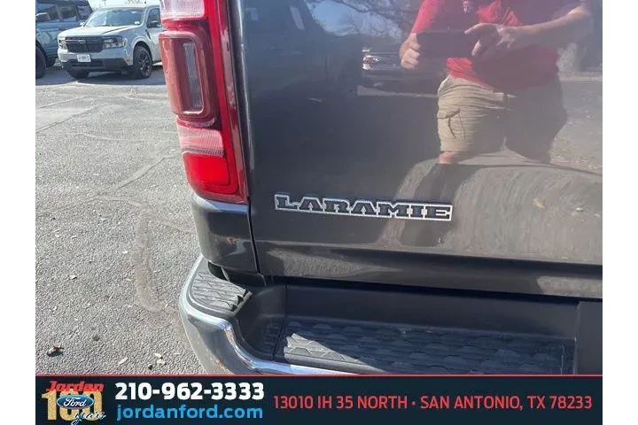 $30988 : Ram 1500 2021 4x4 Laramie 4d image 7