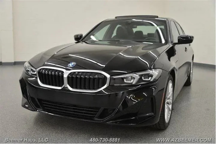 $29998 : BMW 3 Series 2023 330e 4dr S image 1