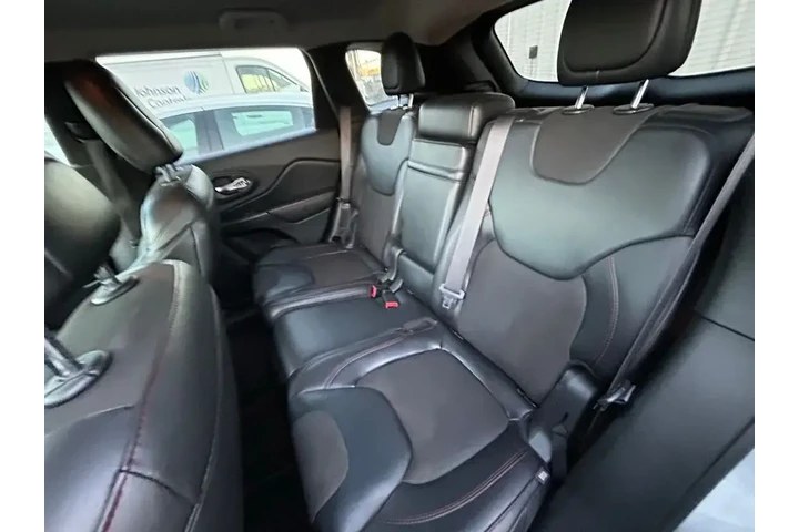 $15995 : Jeep Cherokee 2017 4x4 Trail image 9