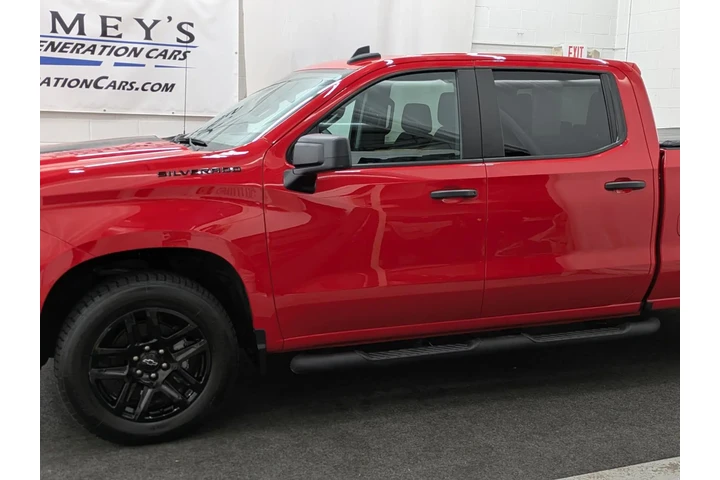 $36700 : Pre-Owned 2023 Silverado 1500 image 1