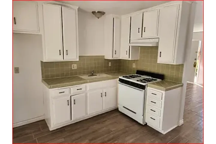 $800 : Moderna casa unifamiliar de 2 image 2
