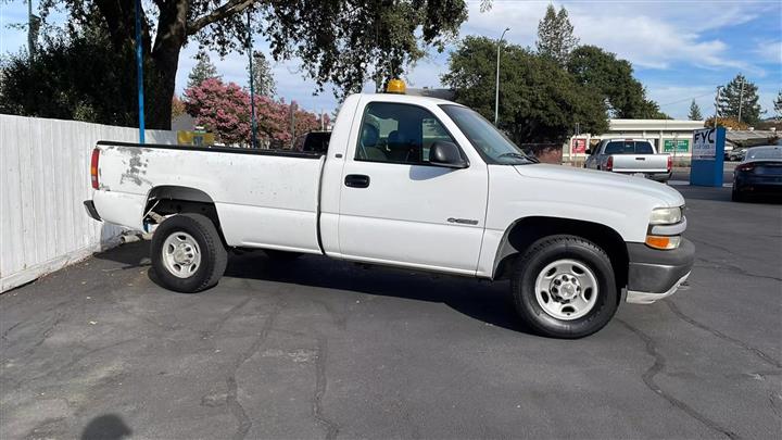 $5500 : 2000 CHEVROLET SILVERADO 2500 image 2