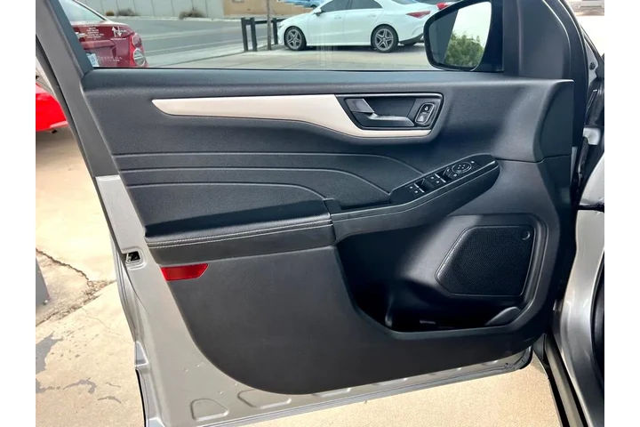 2022 Escape SE AWD image 10