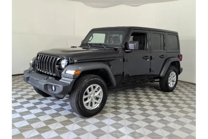 $28988 : Jeep Wrangler 2023 4x4 Sport image 4