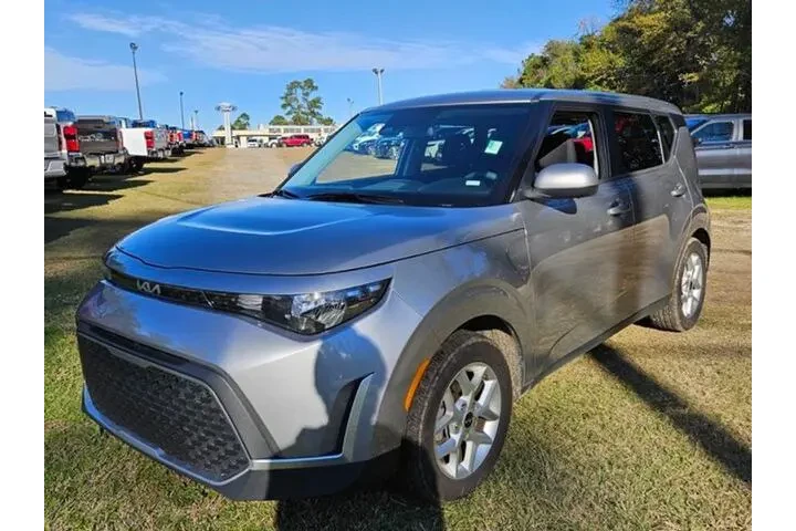 $17857 : Kia Soul 2024 LX 4dr Crossov image 4