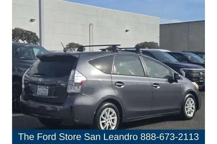 $9027 : Toyota Prius v 2012 Two 4dr image 8