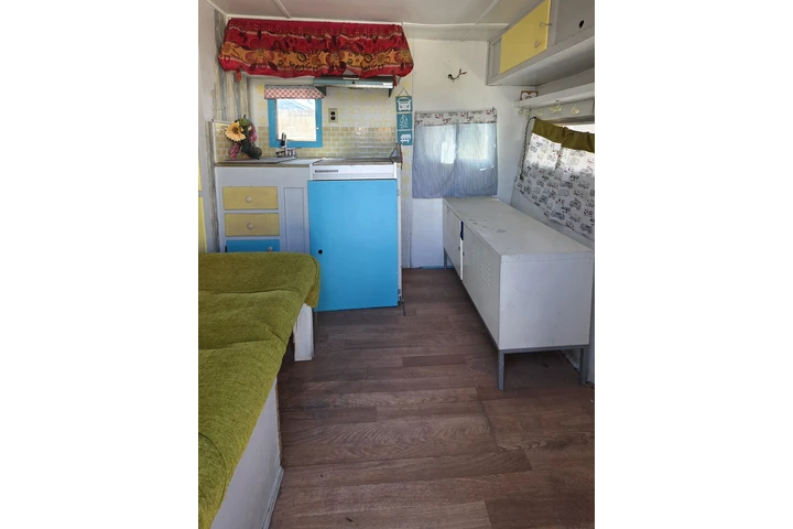 $1900 : Canned Ham Trailer image 4