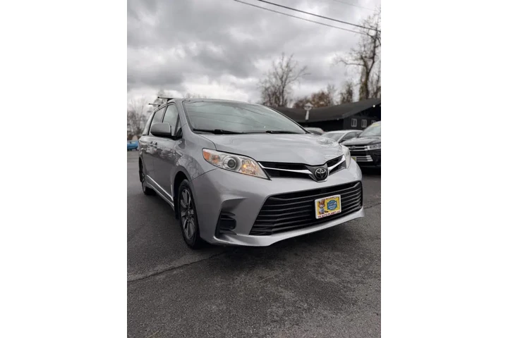 $19995 : 2018 Sienna LE 7-Passenger image 6