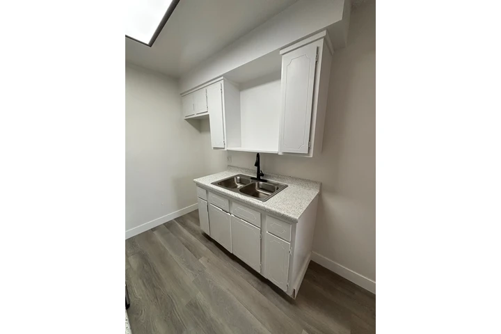 $1800 : ALL Utilities Included image 5