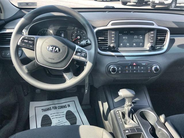 $13700 : PRE-OWNED 2019 KIA SORENTO LX image 10