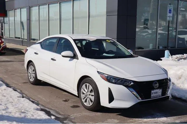 $17007 : Nissan Sentra 2025 S 4dr Sed image 2