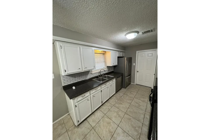 $1100 : Spring Tx Renta - Listo image 7