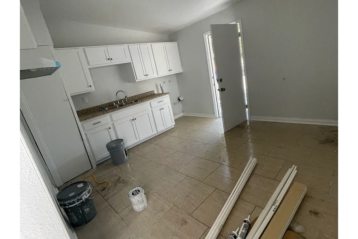 $1100 : For Rent – Remodeled 2-Bedroom image 2