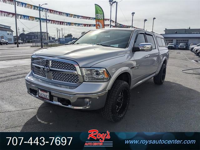 2017 1500 Laramie 4WD Truck image 4