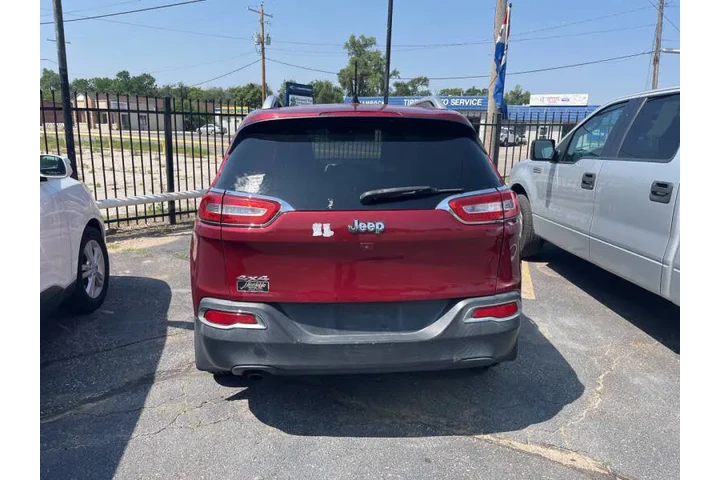 2015 Cherokee Altitude image 3