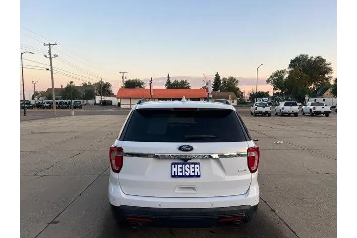 $13500 : 2016 Explorer One Owner | Dic image 5