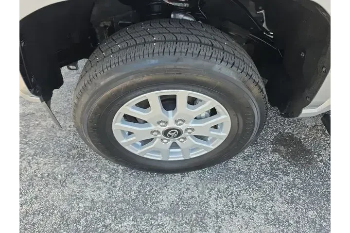 $30990 : Toyota Tacoma 2024 4x2 SR5 4 image 7