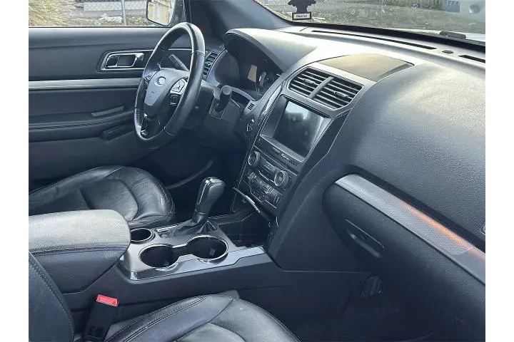 $18306 : Ford Explorer 2018 XLT 4dr S image 5