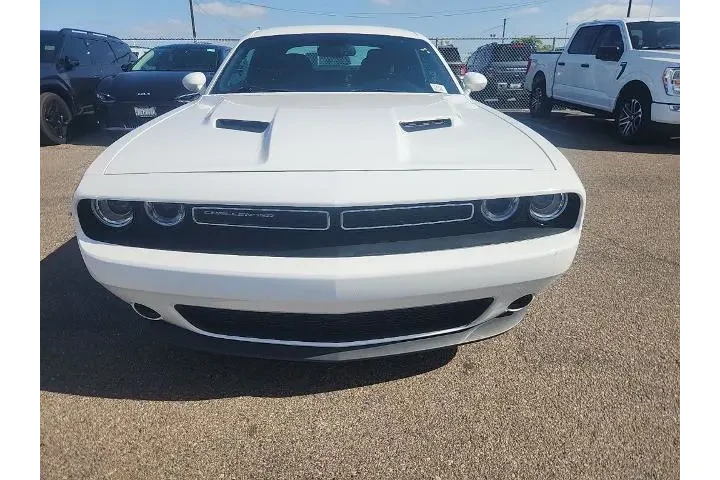 $18491 : Dodge Challenger 2017 SXT 2d image 2
